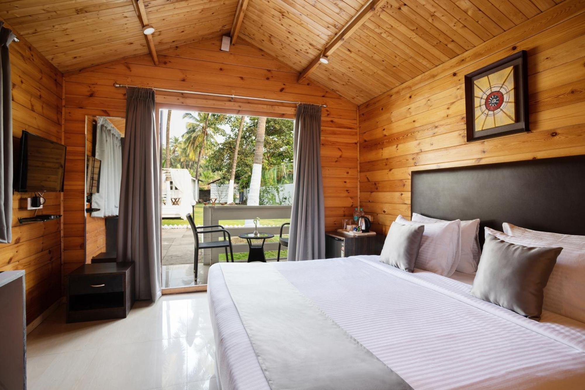 Seabliss Cottages Morjim Bagian luar foto