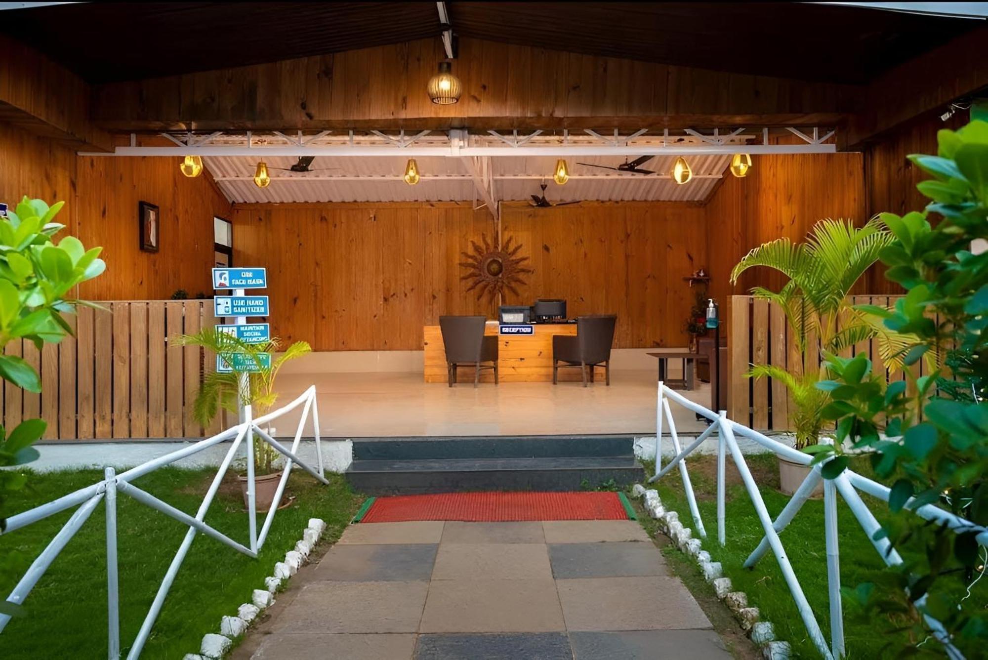 Seabliss Cottages Morjim Bagian luar foto