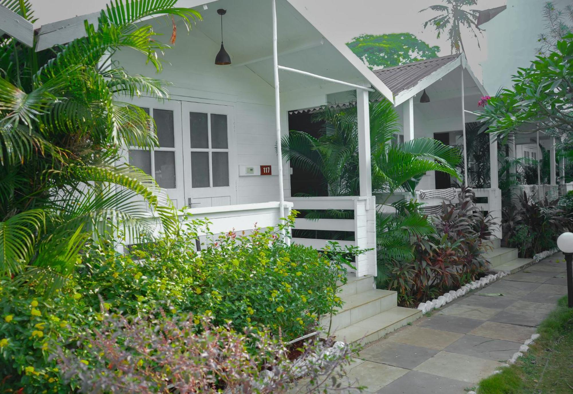 Seabliss Cottages Morjim Bagian luar foto